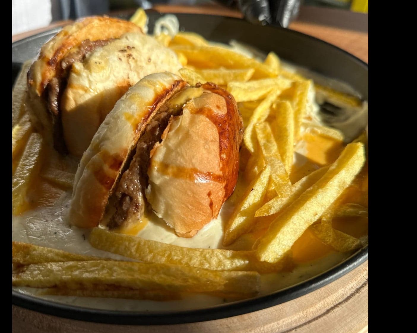 Tava Kavurmalı Burger